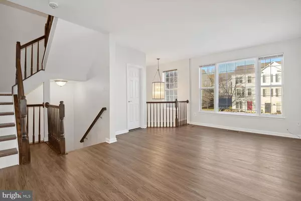 Chantilly, VA 20152,43017 BEACHALL ST