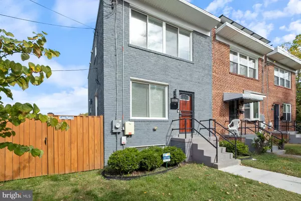 3934 CLAY PL NE, Washington, DC 20019