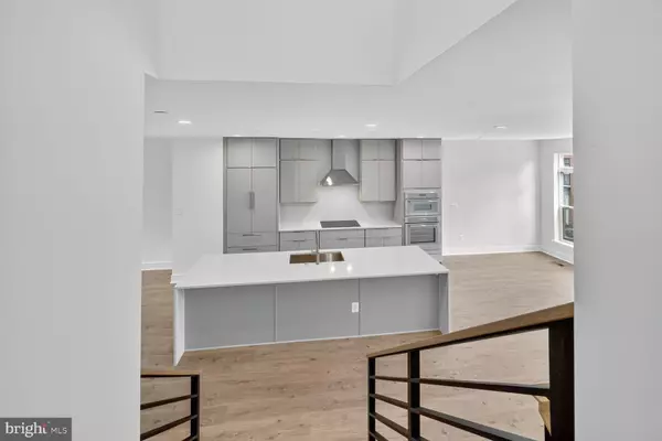 Bethesda, MD 20816,5348 ZENITH OLOOK