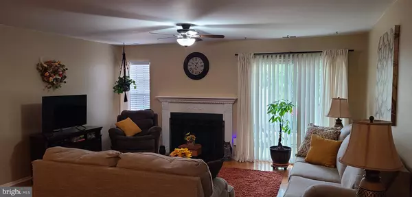 West Deptford, NJ 08051,463 DURHAM CT