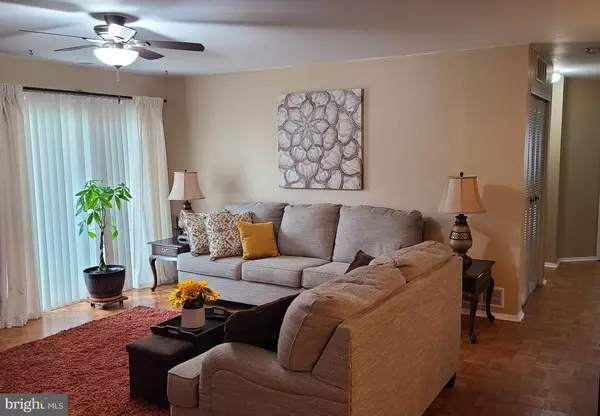 West Deptford, NJ 08051,463 DURHAM CT