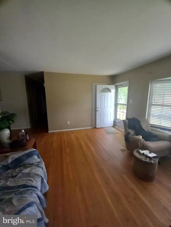 Capitol Heights, MD 20743,913 APPLEWOOD ST