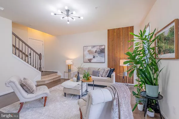 Chantilly, VA 20152,43376 TOWN GATE SQ