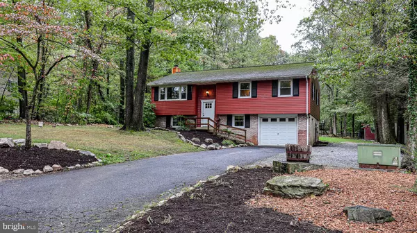 5235 HONEYSUCKLE LN, New Holland, PA 17557