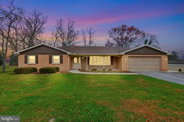 2113 HUNTINGTON RD, Dover, PA 17315