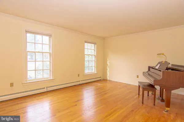 Doylestown, PA 18902,21 WOODS END DR