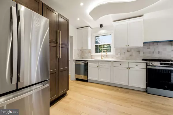 Collingswood, NJ 08108,215 N VINEYARD BLVD