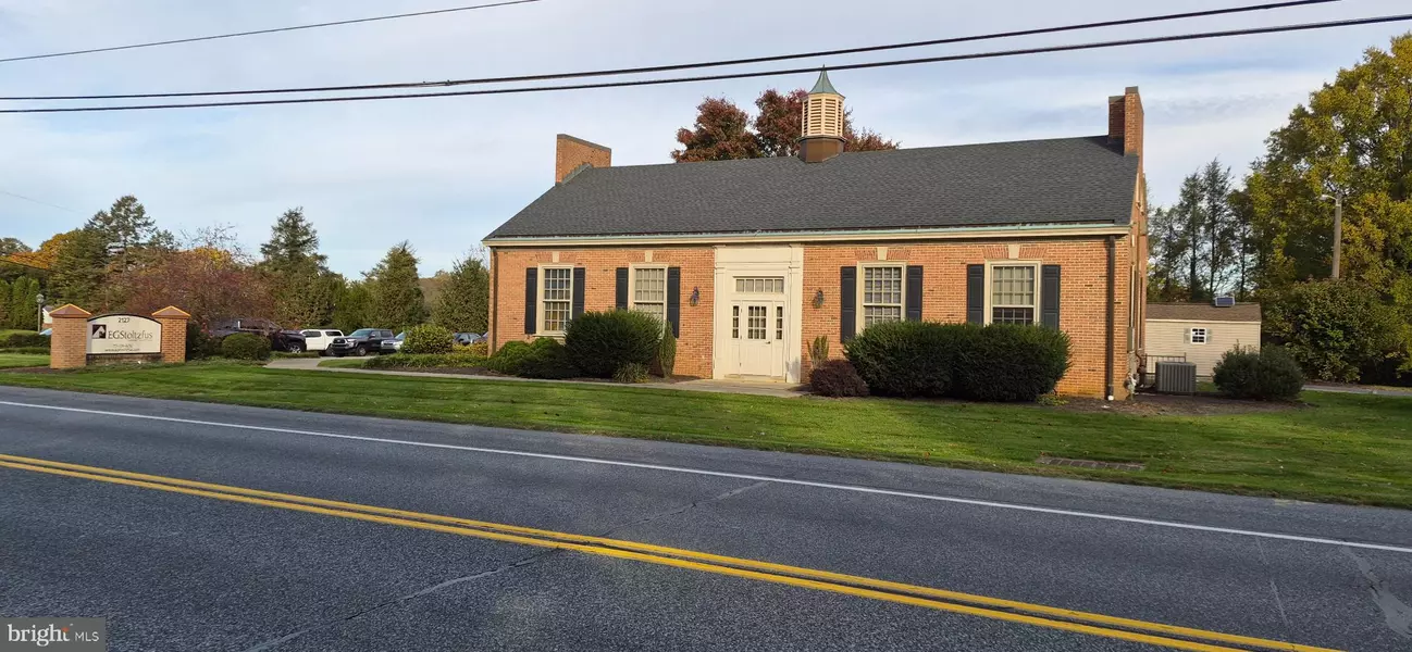 2127 NEW HOLLAND PIKE, Lancaster, PA 17601