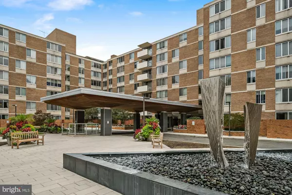 2939 VAN NESS ST NW #640, Washington, DC 20008