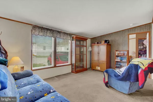 New Oxford, PA 17350,225 BRICK LN