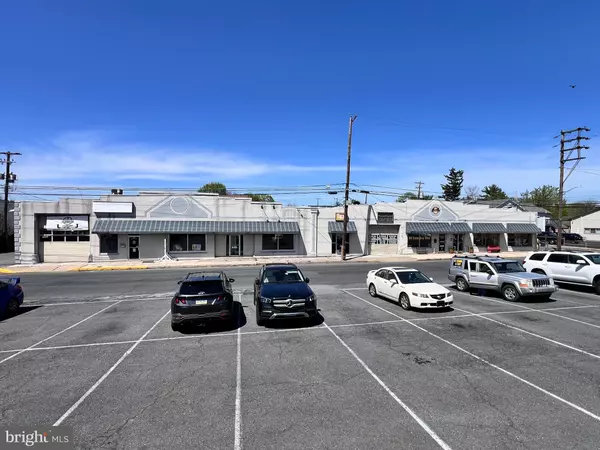 8 W ALLEN ST, Mechanicsburg, PA 17055