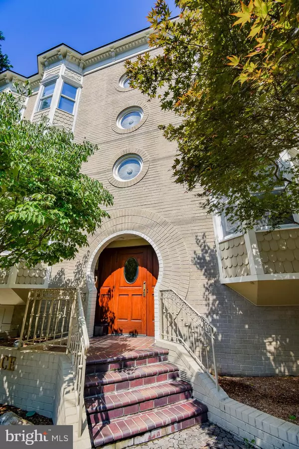 Washington, DC 20016,5305 DANA PL NW #1