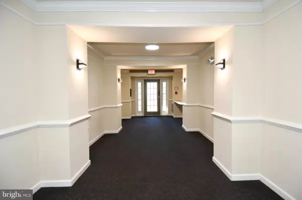 Upper Marlboro, MD 20772,14100 FARNSWORTH LN #2202