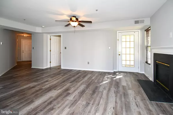 Upper Marlboro, MD 20772,14100 FARNSWORTH LN #2202