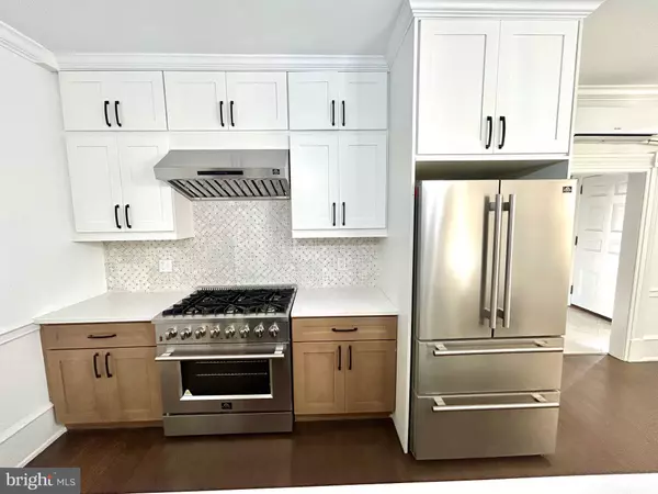 Newtown Square, PA 19073,571 N NEWTOWN STREET RD