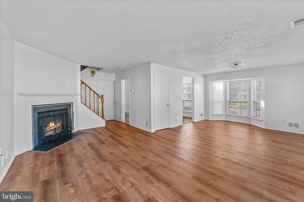 North Brunswick, NJ 08902,194 DARWIN LN