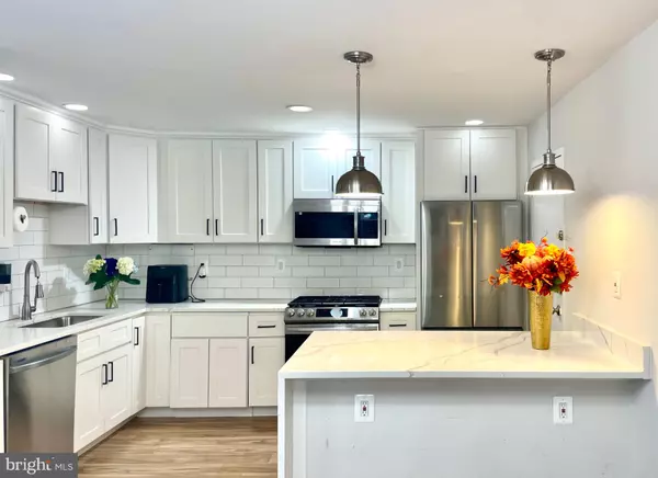 1300 ARMY NAVY DR #726, Arlington, VA 22202