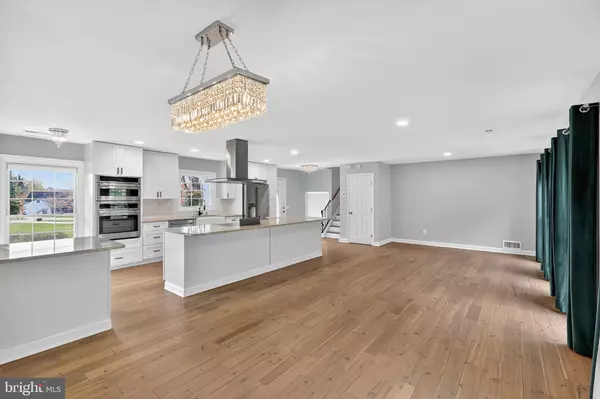 Potomac, MD 20854,9201 WILLOW POND LN