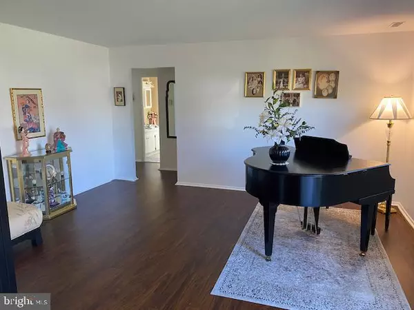 Sewell, NJ 08080,19 MARINER DR