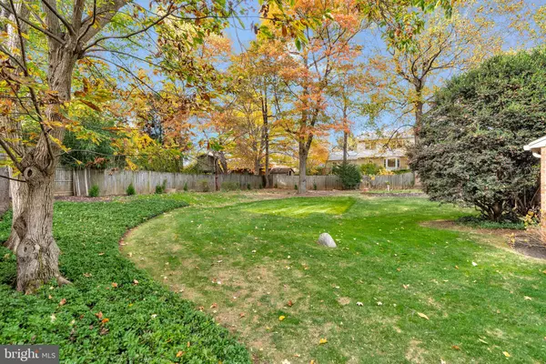 Mclean, VA 22102,7724 DESDEMONA CT