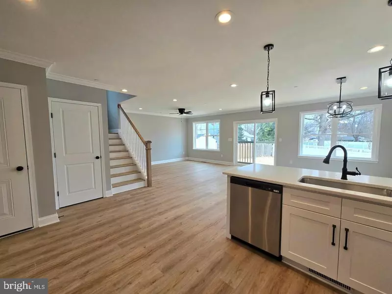 8478 GARDEN RD, Pasadena, MD 21122