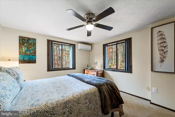 Mt Jackson, VA 22842,33 HOLLY CT