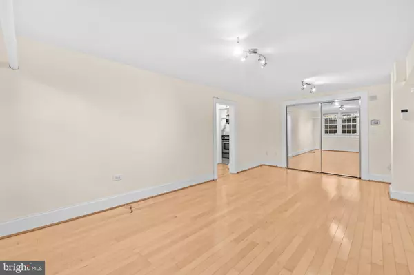 Washington, DC 20008,3001 PORTER ST NW #100