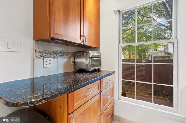 Arlington, VA 22201,1944 N CLEVELAND ST #1