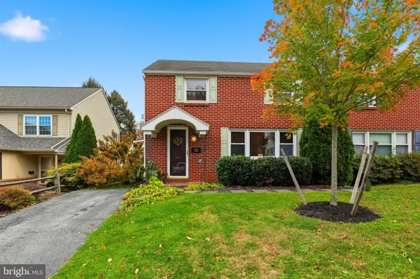 1521 QUEEN LN, Lancaster, PA 17601