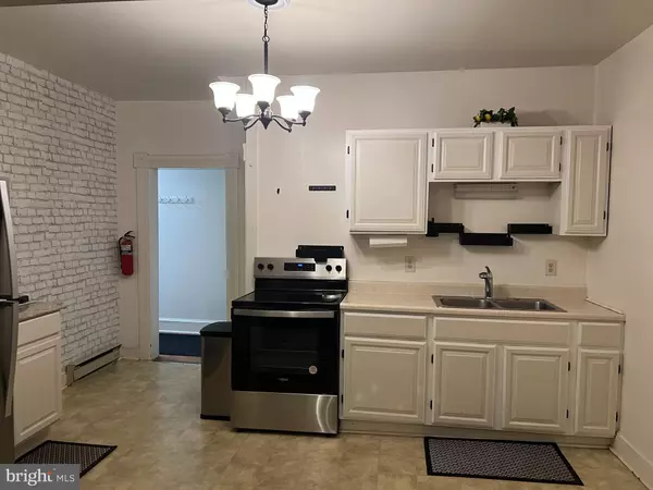 110 S CHARLES ST #8, Charles Town, WV 25414