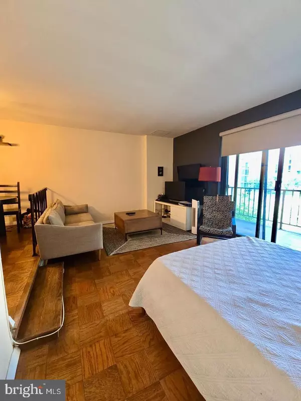 Washington, DC 20037,2201 L ST NW #820