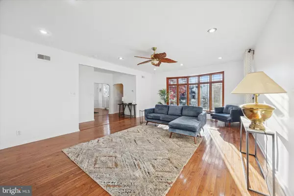 Philadelphia, PA 19151,7033 SHERWOOD RD