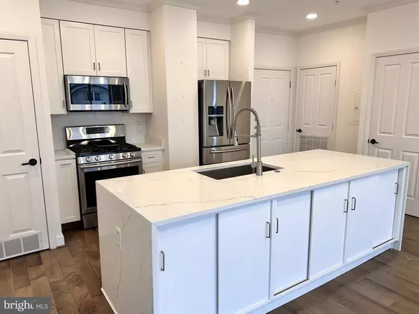 Arlington, VA 22201,1220 N FILLMORE ST #PH08