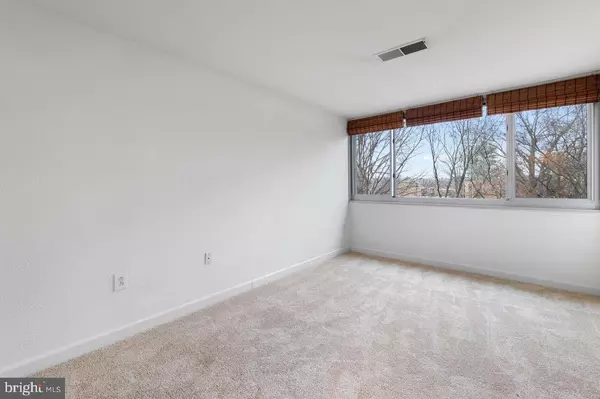 Annandale, VA 22003,4420 BRIARWOOD CT, #44