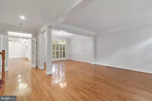 Falls Church, VA 22046,427 PARK AVENUE