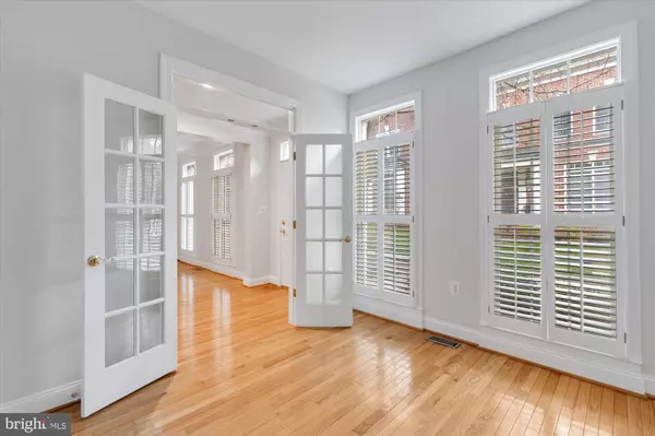 Falls Church, VA 22046,427 PARK AVENUE