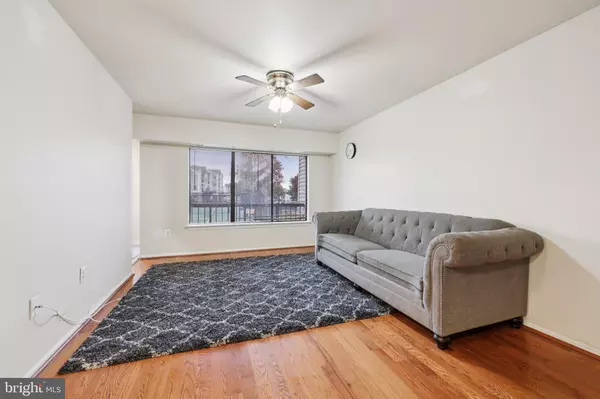 Manassas, VA 20110,8374 BUTTRESS LN #202