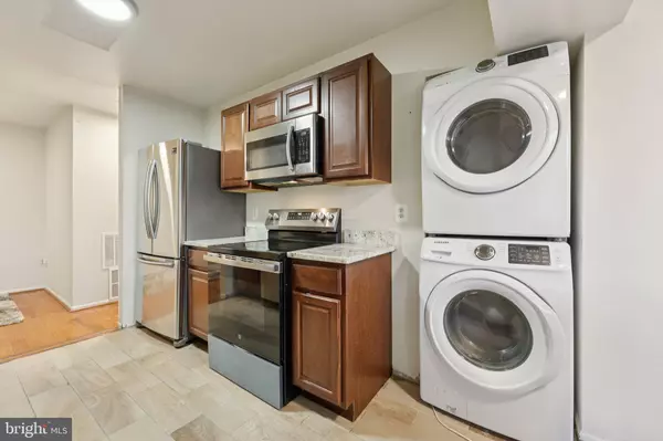 Manassas, VA 20110,8374 BUTTRESS LN #202