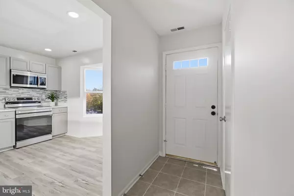 Chantilly, VA 20151,4127 WEEPING WILLOW CT #142-A