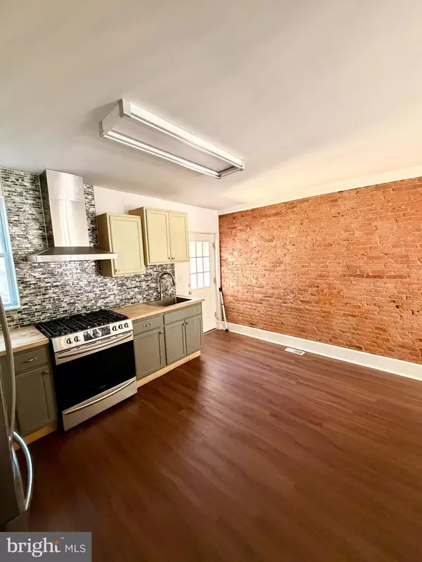 Philadelphia, PA 19122,1944 N PALETHORP ST