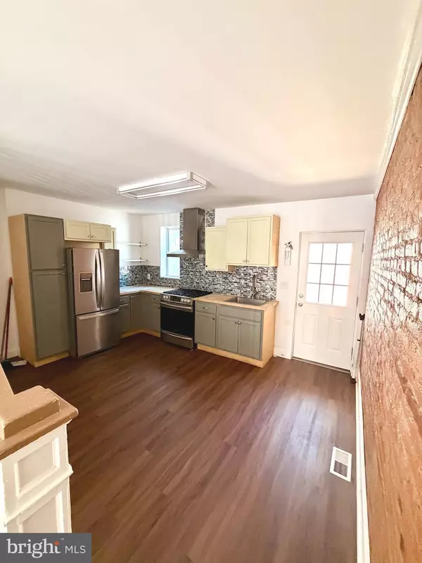 Philadelphia, PA 19122,1944 N PALETHORP ST