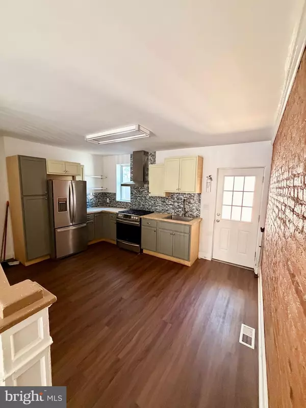 Philadelphia, PA 19122,1944 N PALETHORP ST