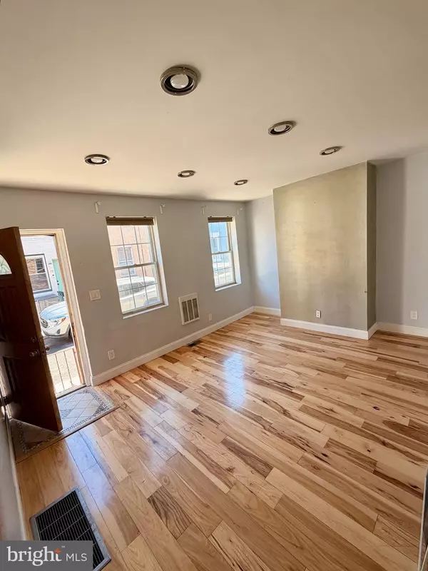 Philadelphia, PA 19122,1944 N PALETHORP ST