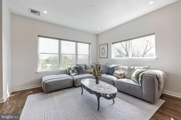 Philadelphia, PA 19119,7038 PIPERS GLEN WAY #2