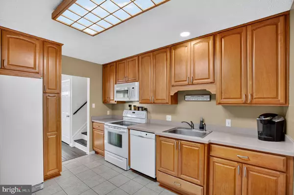 Waldorf, MD 20601,12720 BAR OAK DR