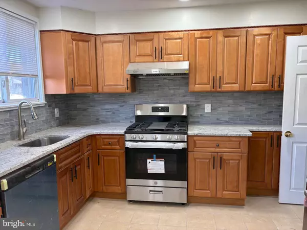 Philadelphia, PA 19120,439 E HOWELL ST