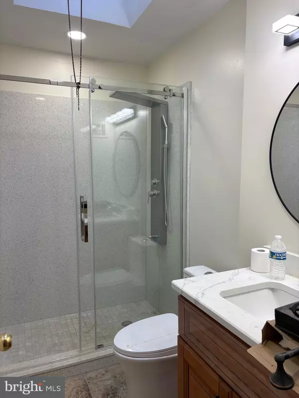 Philadelphia, PA 19120,439 E HOWELL ST