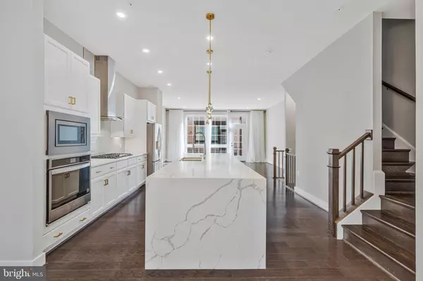 Reston, VA 20190,1884 EASTERLY RD