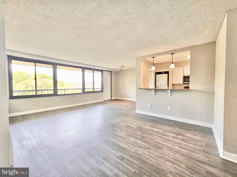 5500 HOLMES RUN PKWY #702, Alexandria, VA 22304