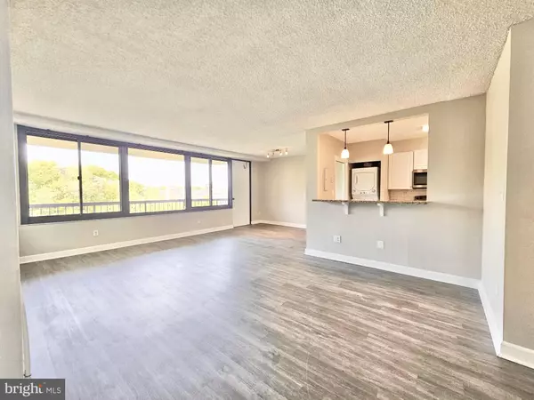 5500 HOLMES RUN PKWY #702, Alexandria, VA 22304